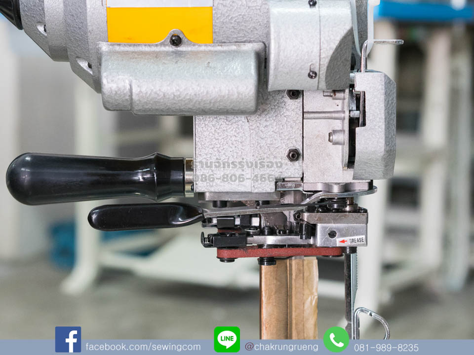 ด้ามจับแข็งแรง ควบคุมเครื่องได้สะดวก